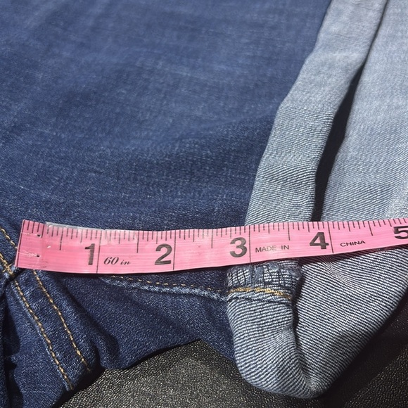 Levi Strauss mid length & rise hyper soft,slim through hip,cuffed 5 pocket - Picture 9 of 11